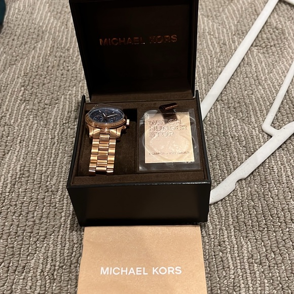 Michael Kors NWT and box watch Hunger stop special edition rose gold - Picture 2 of 6